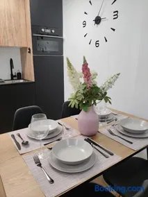 New Apartment Claret - Image 2