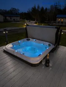 Casa Di Lusso - Stylish Hot Tub Lodge - Lincolnshire Retreat - Image 2