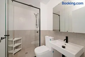 Brand New Modern 2BR Apt with Scenic Views in CBR - Image 4