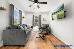 Apple Blossom Cottage - Cozy Romantic Escape - Image 5