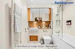 Modern 3-Bed Penthouse with Terrace & Gym, Near Canary Wharf, Weekly deals - Image 4