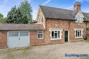 Wheelbarrow Cottage - Image 1
