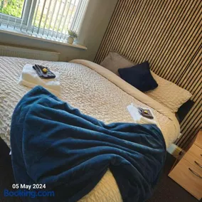 Aldwych house, For Holidays, Contractors & Relocation, Free Parking & Wi-Fi - Image 2