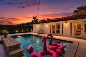 Modern 4BR -Stunning Pool - Parking - BBQ Grill - Crib - Image 1