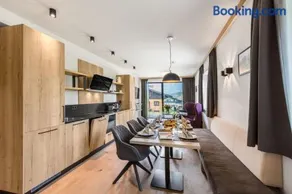 Emma Deluxe Aparthotel, Aircondition, ganzjährig beheizter Außenpool & Skibus direkt vor der Tür - Image 2