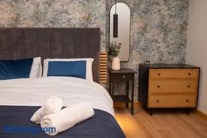Near Hull Royal Infirmary Amber Serviced Rooms Self Check-In and Shared Kitchen - Image 3