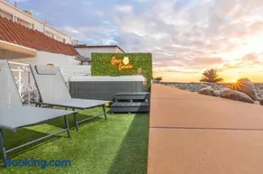 Private Jacuzzi with sea view and pool - Image 3