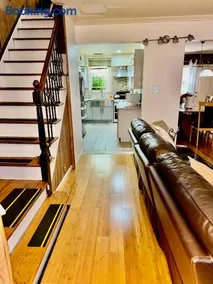 LGA 5 mins, 3 Bedrooms Duplex Private House with Backyard ! - Image 2