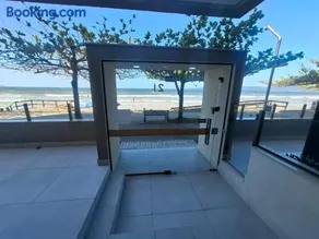 Apartamento a Beira Mar em Meia Praia - Image 5