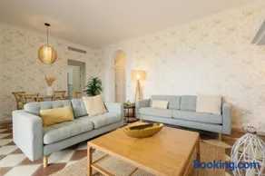 Apartment, with private terrace and in beachfront urbanization with heated pool, in Casares Costa - Image 1