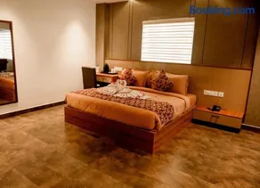 Boulevard Premium Luxury Hotel - Image 2