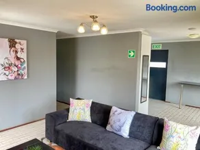 Unit 2 TraversHub Sleeps 6 Self-Catering Group Belhar, CT - Image 2