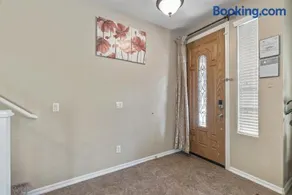 Entire Home in Surprise Downtown, Arizona - Image 3