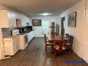 Cozy 3 4 BR Home Ideal for Family - Image 4