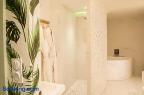 Suite atypique, jacuzzi & Piscine 1 - Image 2