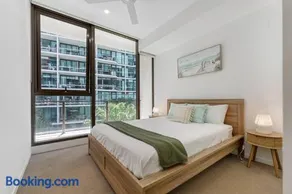 Modern 1-bdr Apt w/ free car park&fantastic pool - Image 1