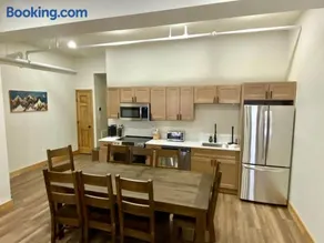 Luxury TownHome 106 - Image 3