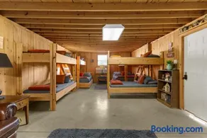 Spacious Cabin l Sleeps 10 l Brimstone Access l Hot Tubs - Image 1