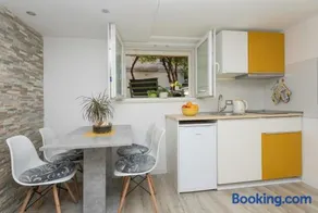 Premium Center Apartments - Image 3