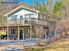 Peaceful 3BR Escape With National Forest Access - Image 2