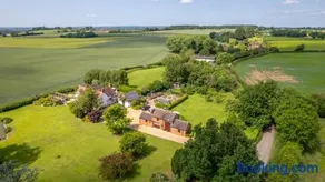The Owl House with swimming pool and private hot tub - Image 5