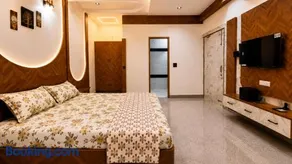 Premium 1BHK Stay with Private Balcony & Attached Bathroom - Image 1