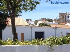 CASA NA VILA HISTÓRICA DE MOURÃO - Image 1