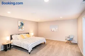 Cozy home for families with game room & playground - Image 3