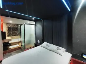 Top Motel - Image 3
