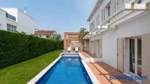 Villa Rafaelle by Villas Holiday - Image 2