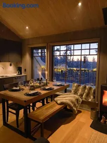 Cosy Mountain Cabin with Ski-in Ski-out - Image 1