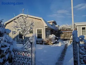 Hamptons 5 Bedroom Estate - Image 2