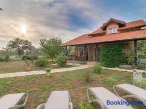 Casa vacacional con barbacoa, terraza y jardín - Image 2