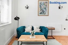 Warwick Post Office Apartment - Image 1