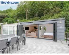 Refurbished Beach Lodge - Image 1