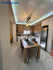 Silver House - Image 4