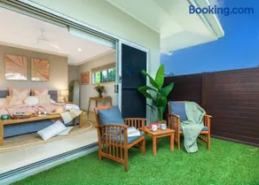 Private Luxury Haven with SUV Hire, Pool, Near Marina - Image 5