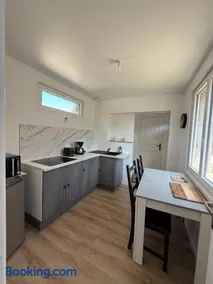 Fully equipped one-bedroom apartment, unpack your bags - Image 3