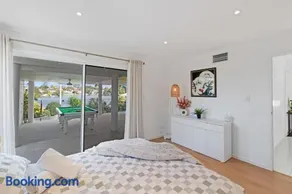 Pet friendly &Amazing waterfront house &Pool - Image 4