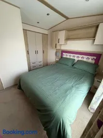 6 berth caravan in Ingoldmells opposite beach - Image 3