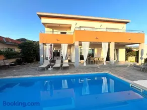 Holiday villa Summer escape on Island Rab - Image 1
