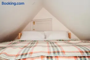 Tiny Cottage with Terrace & Parking, Central Lewes - Image 3