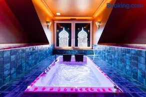 Palais des 1001 Nuits avec Jacuzzi Privatif - Image 1