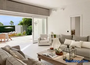Villa con piscina delante del mar - Image 2