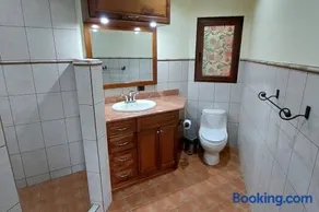 Beautiful 3BR Lakeshore House in Gated Community - Image 2