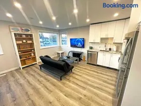 Hamilton Haven - Smart Tech and BBQ Oasis - Pool - Image 3