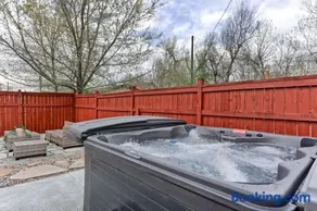 Windsor Hot Tub House - Near Lake Park and Breweries - Image 1