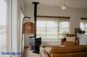 Adelaide Hills Country Paradise - Image 1