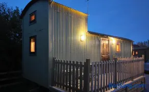 Swanage Shepherds Hut 2 - Image 4