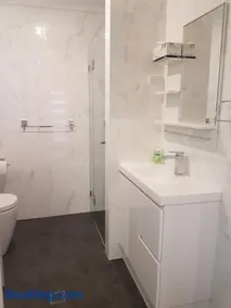 Edwin Place Apartment - Image 5